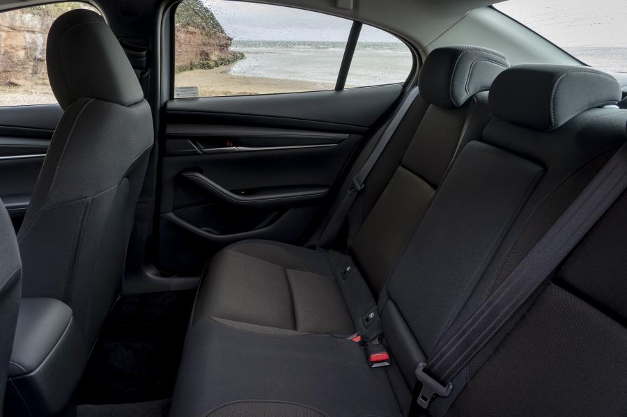 Интерьер Mazda3 Skyactiv-X Sport Sedan (BP) 2019 года  (UK) (фото 35 из 42)
